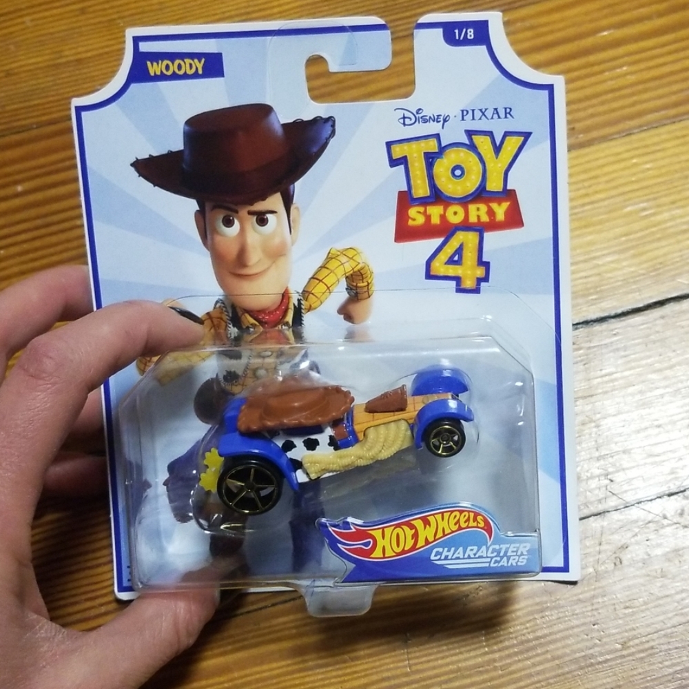 Hot wheels character cars  toy story woody 1/8